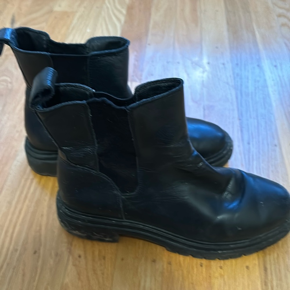 Lucky brand lug sole Chelsea boots